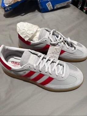 adidas Men’s silver Sneakers with Red Three-Stripes